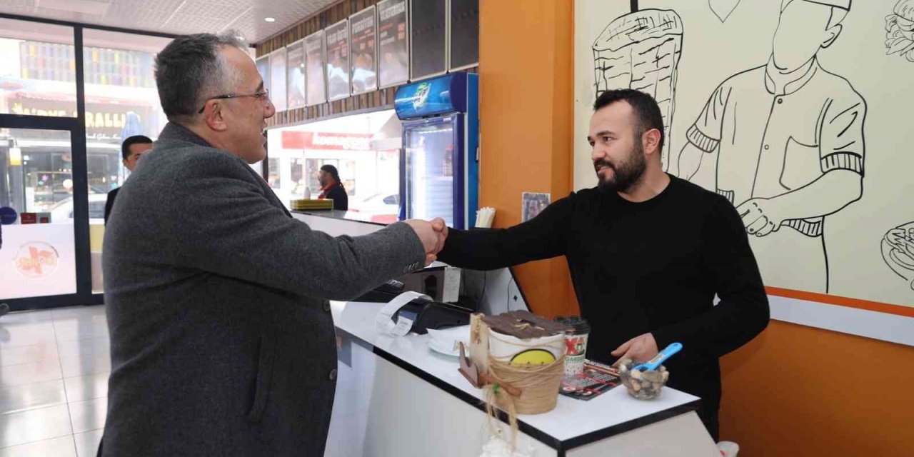 Belediye Başkanından esnaflara ‘Hayırlı olsun’ ziyareti