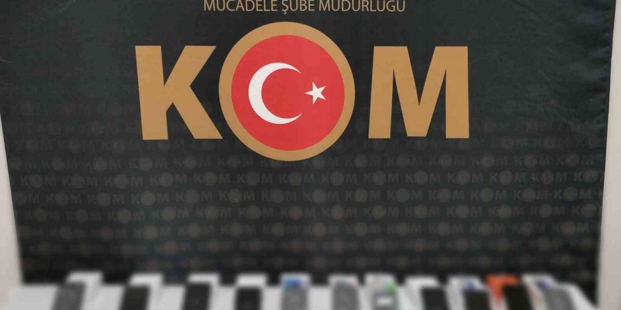 Polis, 28 adet kaçak cep telefonu ele geçirdi