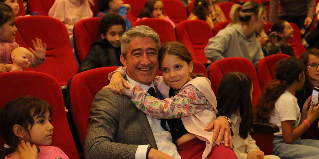 Marmaris Belediyesi’nden öğrencilere karne hediyesi