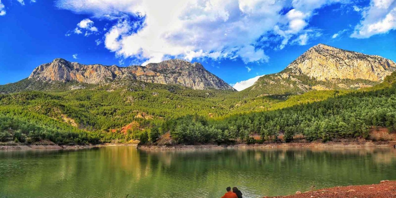 Antalya’da zirvede kar, aşağıda bahar