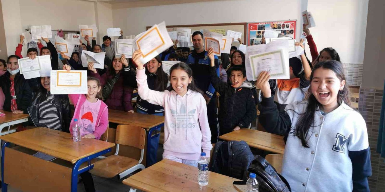 Aksaray’da 91 bin 745 öğrenci yarıyıl karnesini aldı