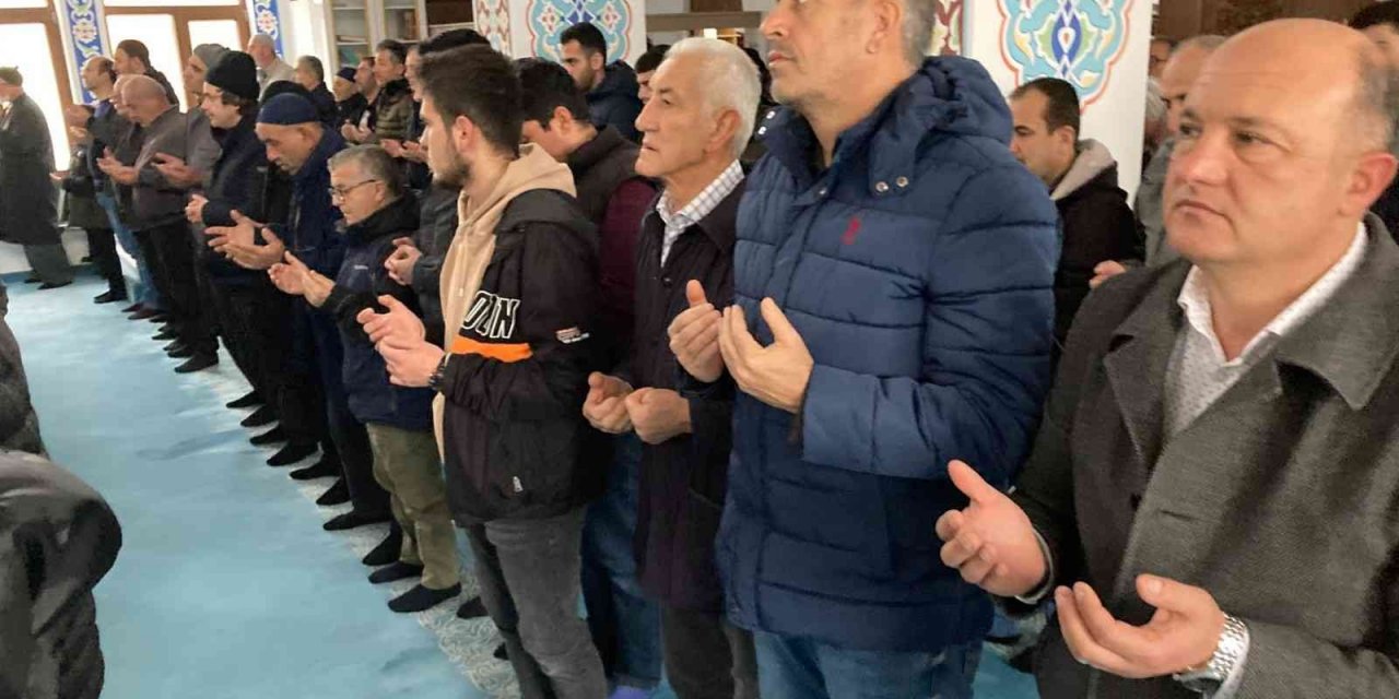 Lapseki’de camilerde yağmur duası yapıldı