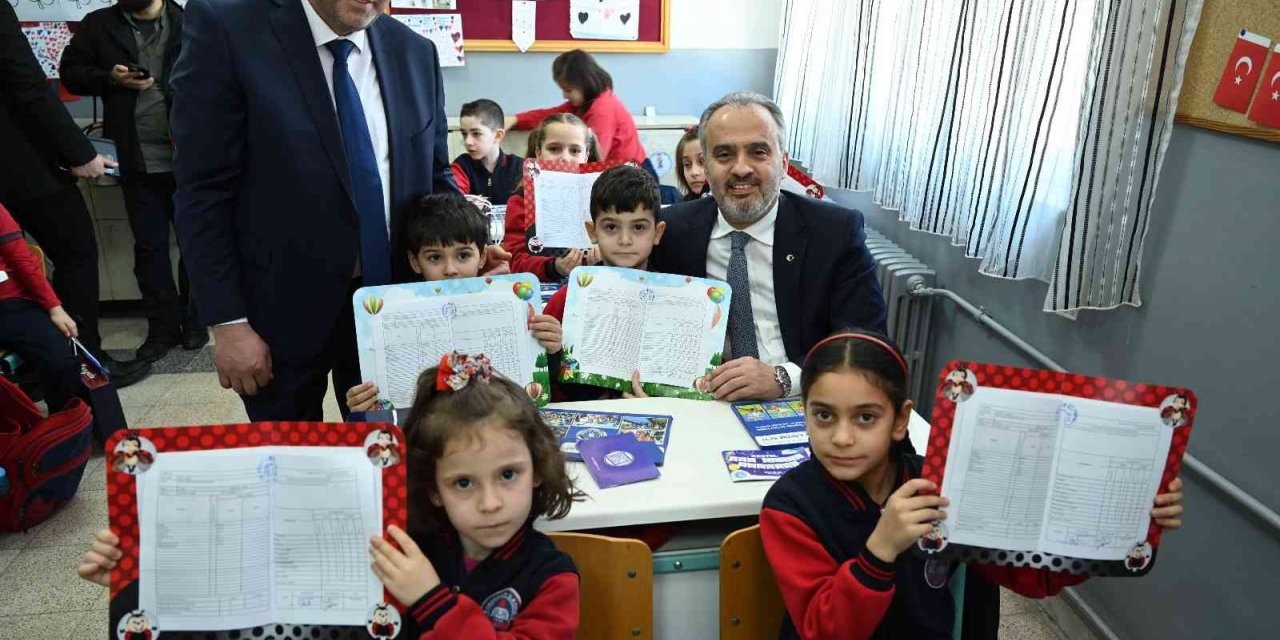 Bursa’da 660 bin öğrencinin karne sevinci