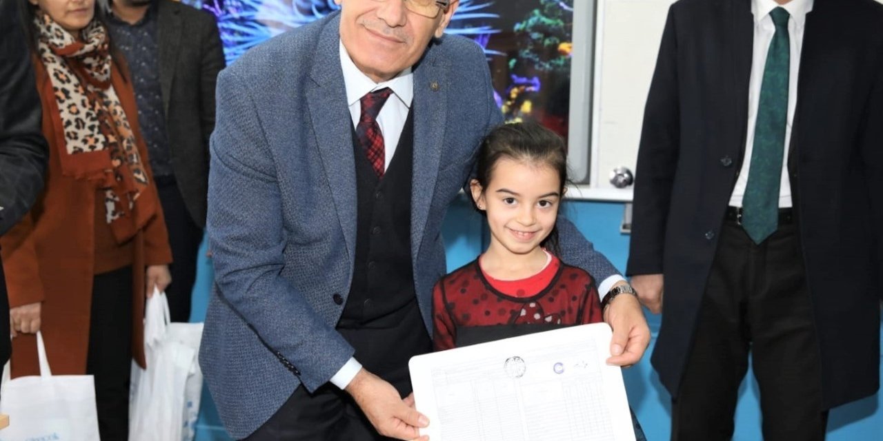 Başkan Güder, öğrencilerin karne heyecanına ortak oldu