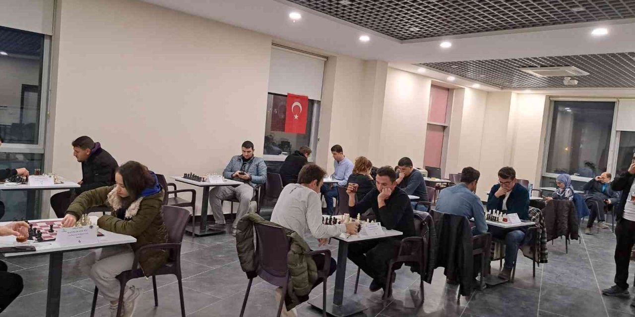 Satranç Turnuvasında kıyasıya yarıştılar
