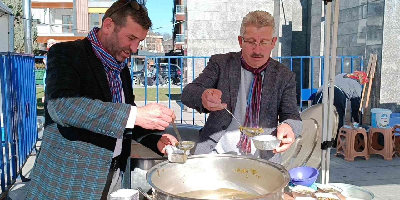Hamsi Festivali horonla başladı, 15 bin kişiye ücretsiz hamsi dağıtılacak