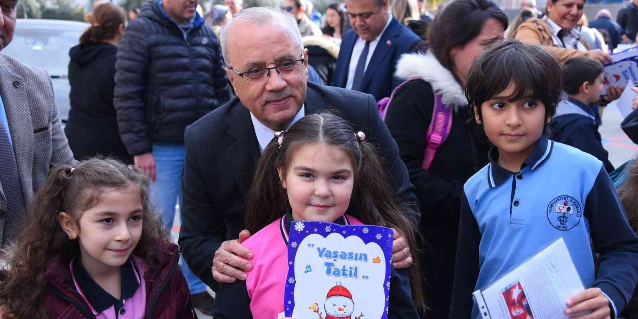 Eğitimci başkandan, bol bol kitap okuyun çağrısı