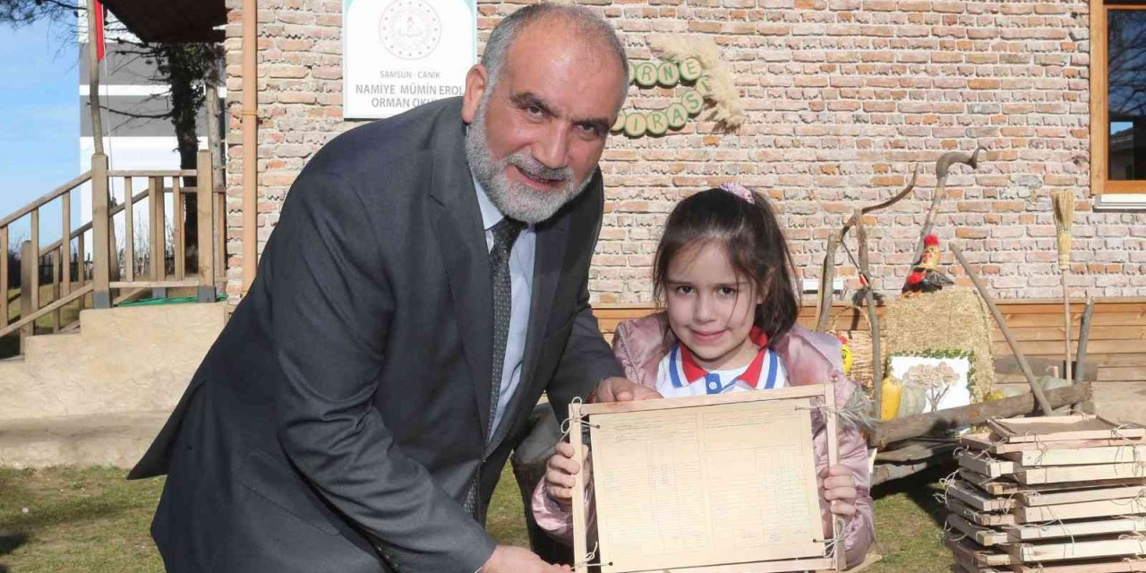 Başkan Sandıkçı öğrencilerin karne sevincine ortak oldu