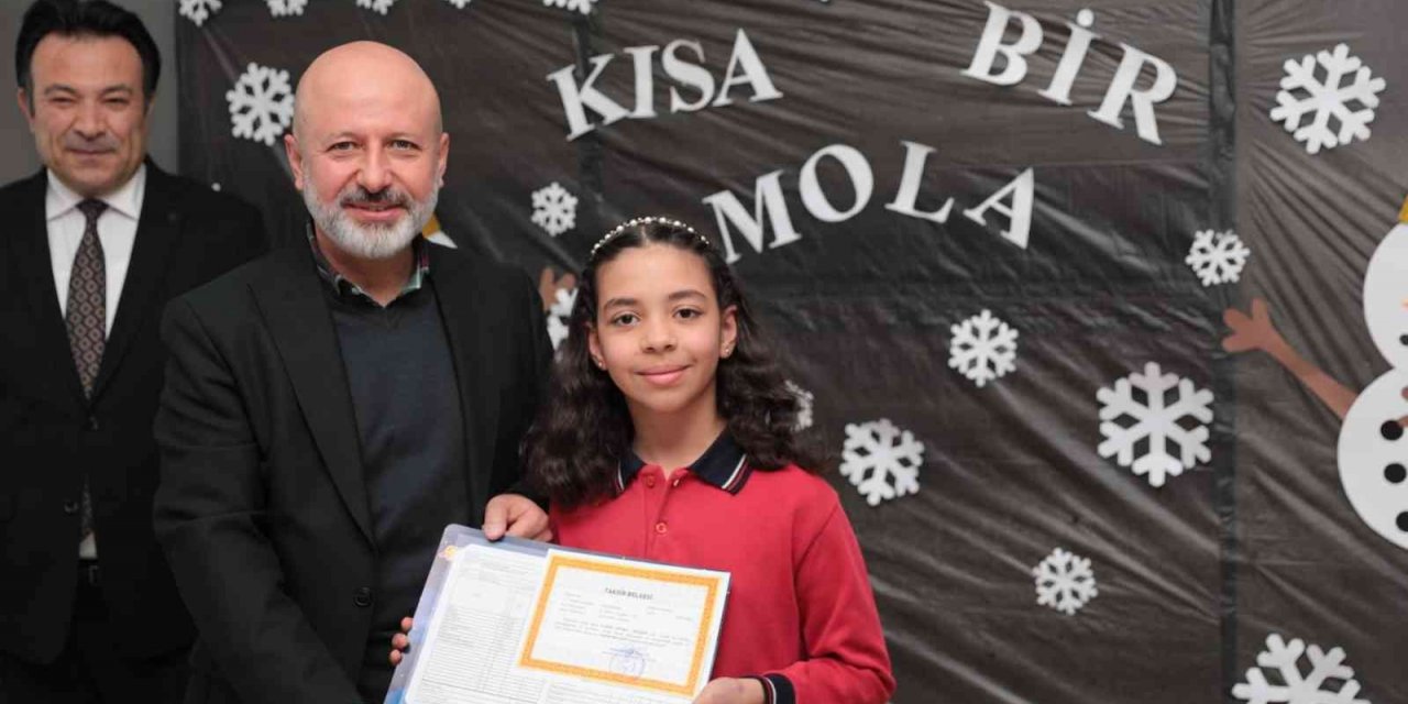 Başkan Çolakbayrakdar, öğrencilerin karne heyecanına ortak oldu