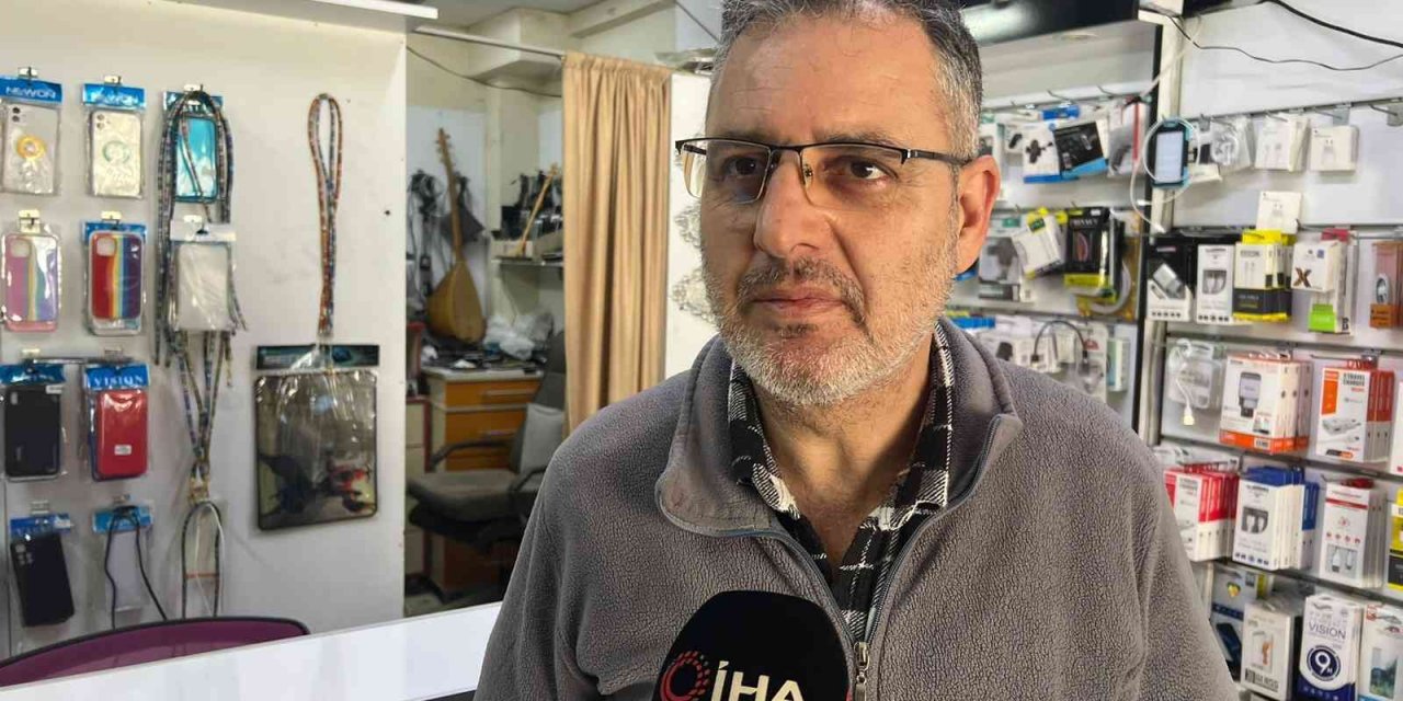 Ümraniye’de çocuk hırsızın telefon çaldığı anlar kameraya yansıdı