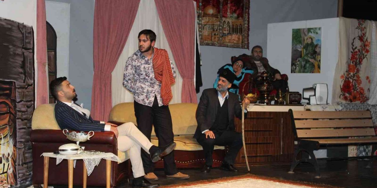 Kahta’da “Senin Annen Bir Melekti Yavrum” tiyatro oyunu sergilendi