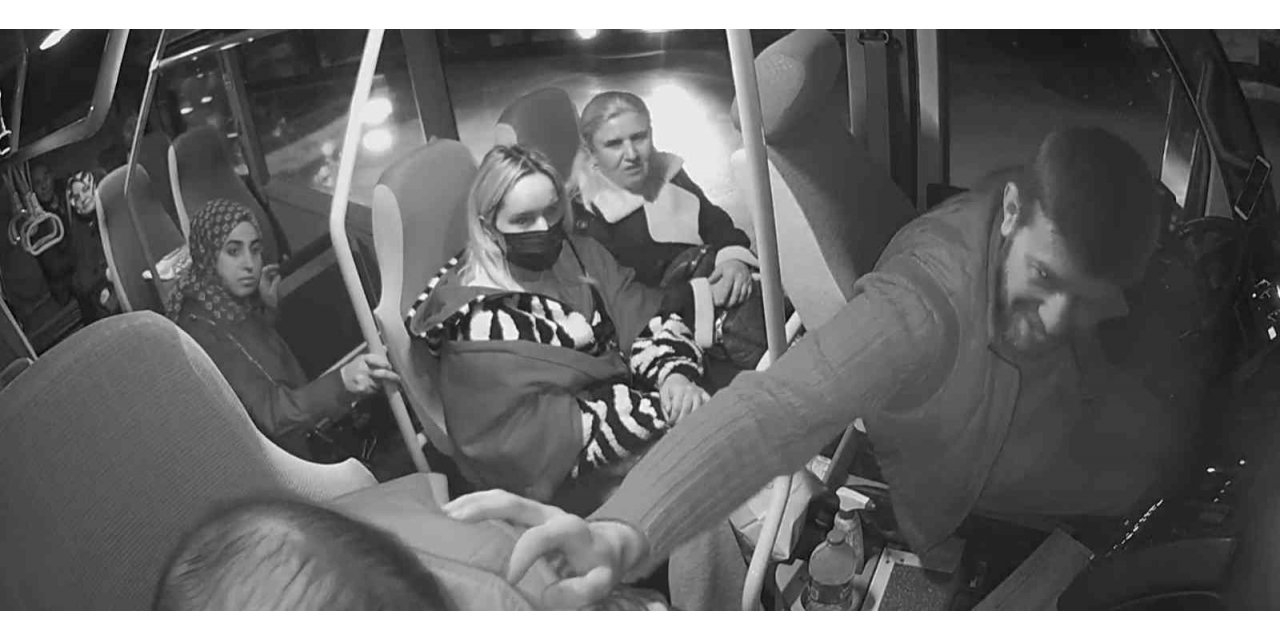 Yolcu rahatsızlandı, otobüsü acile böyle çekti