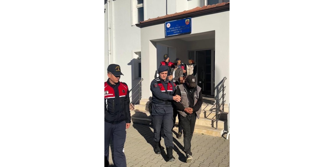 Jandarma, kırsal mahallelerden hırsızlık yapan çeteyi kıskıvrak yakaladı