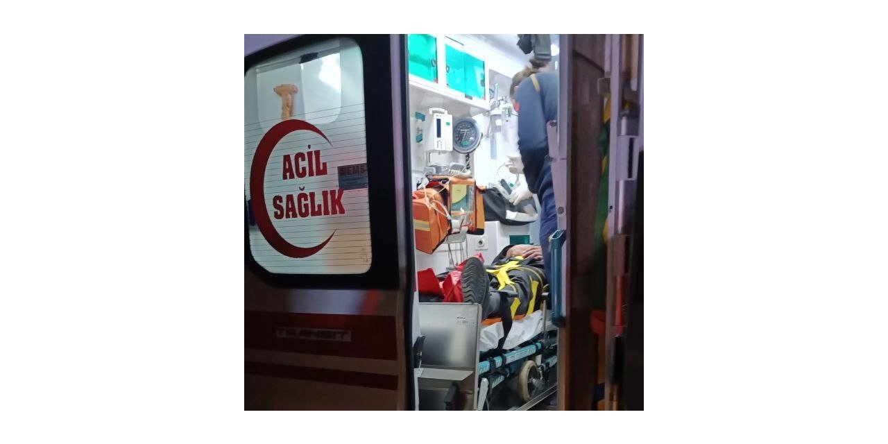 Karşıdan karşıya geçen yayaya otomobil çarptı