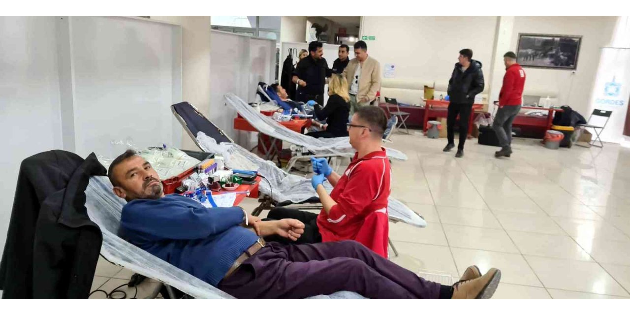 Gördesli vatandaşlar kan bağışına destek verdi