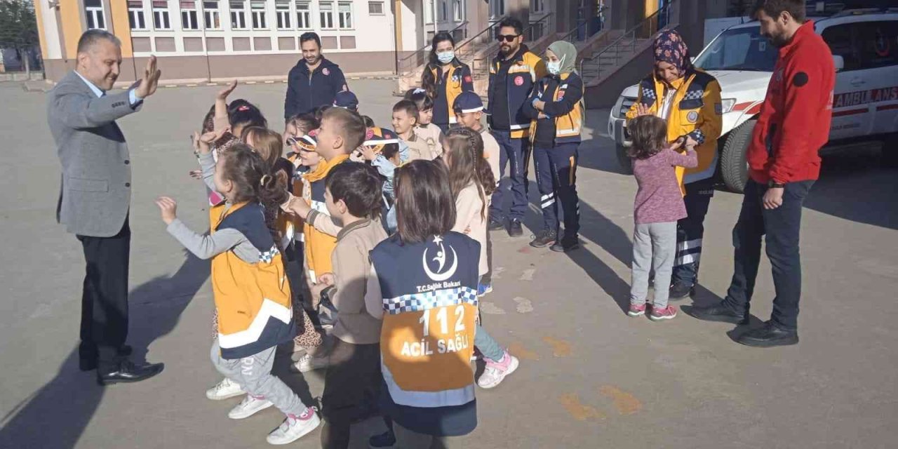 Öğrenciler Dr. Yılmaz’ı soru yağmuruna tuttu