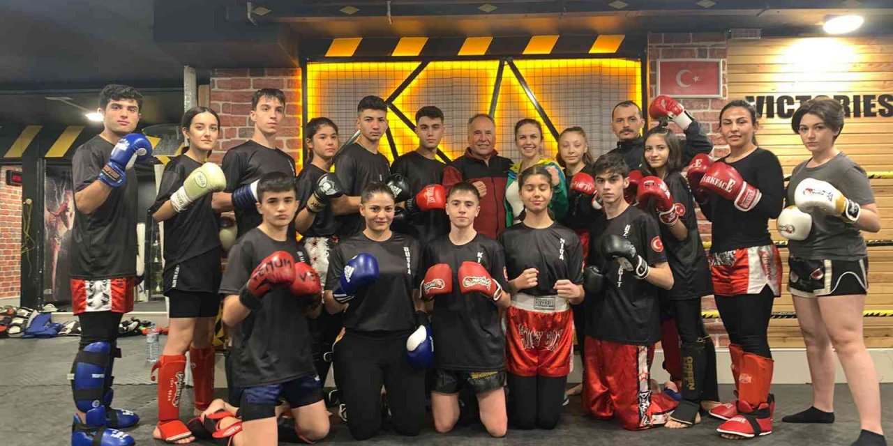 Kick Boks Türkiye Şampiyonasına katılacak 19 sporcunun hedefi milli takıma girmek