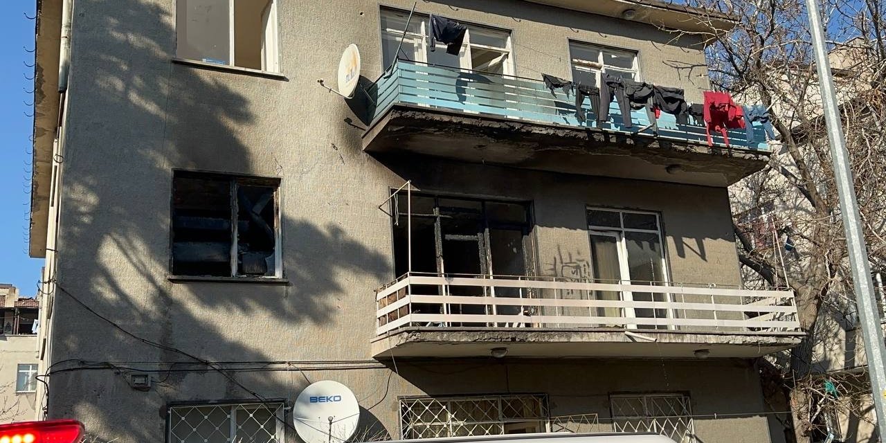 İkamette Çıkan Yangında 1 Kişi Hastaneye Kaldırıldı