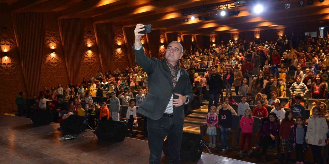 Gemlik Belediyesi’nden çocuklara karne hediyesi