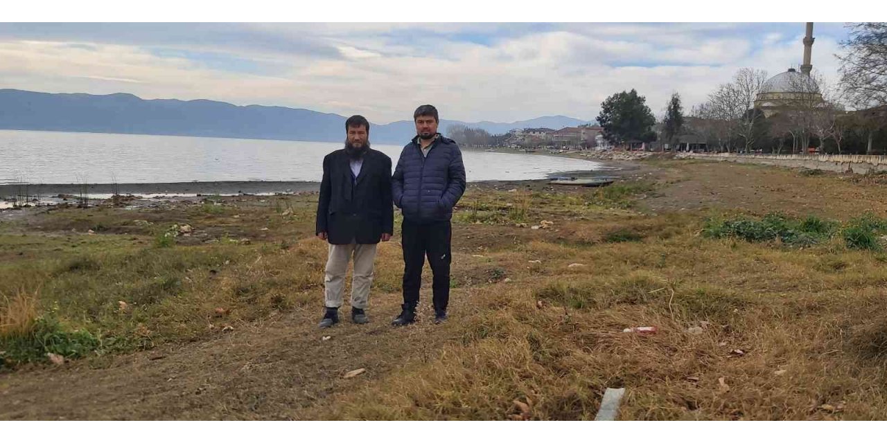 İznik Gölü’nde mahsur kalmışlardı, şimdi teknelerini arıyorlar