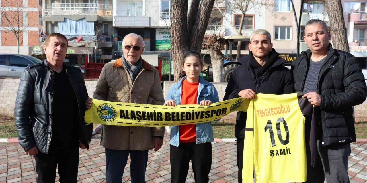 Genç futbolcunun forma isteği karşılıksız kalmadı