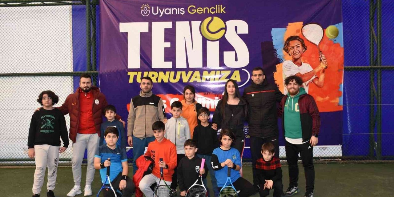 ’Uyanış Gençlik’ tenis turnuvası başladı
