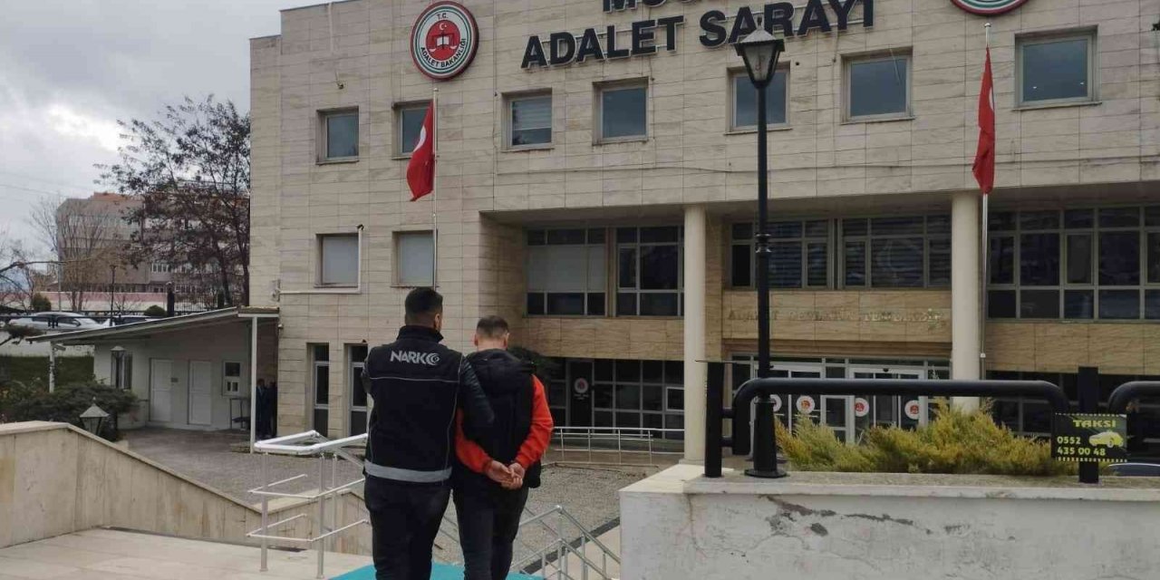 Otomobilde 500 gram uyuşturucu ile yakalandılar