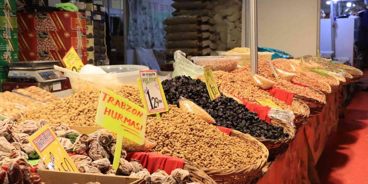 Yöresel ürünler ve hediyelik eşya fuarına yoğun ilgi