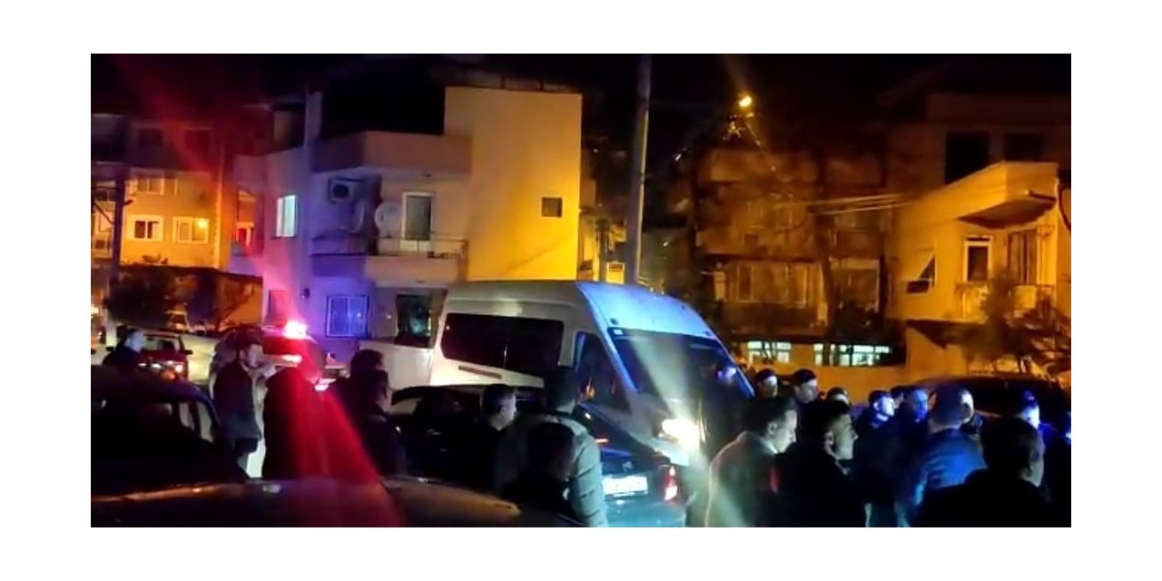 İzmir’de iki husumetli grubun bıçaklı silahlı kavgasında kan aktı: 2 ölü