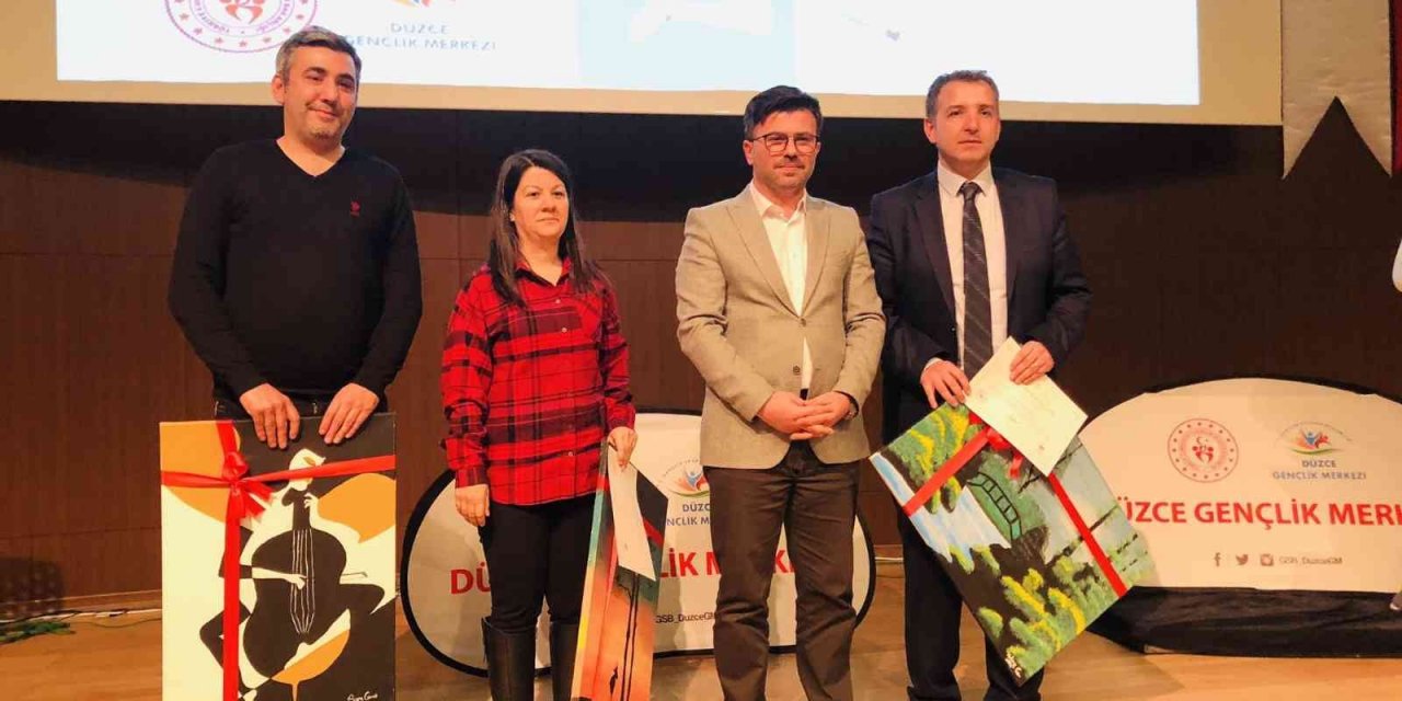 Gençler sahnede yarıştı