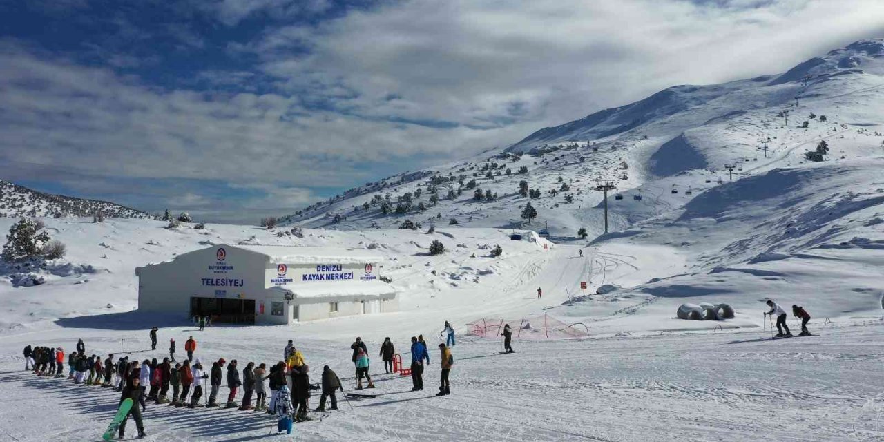 Kar kalınlığında 4. sırada olan kayak merkezi akına uğradı