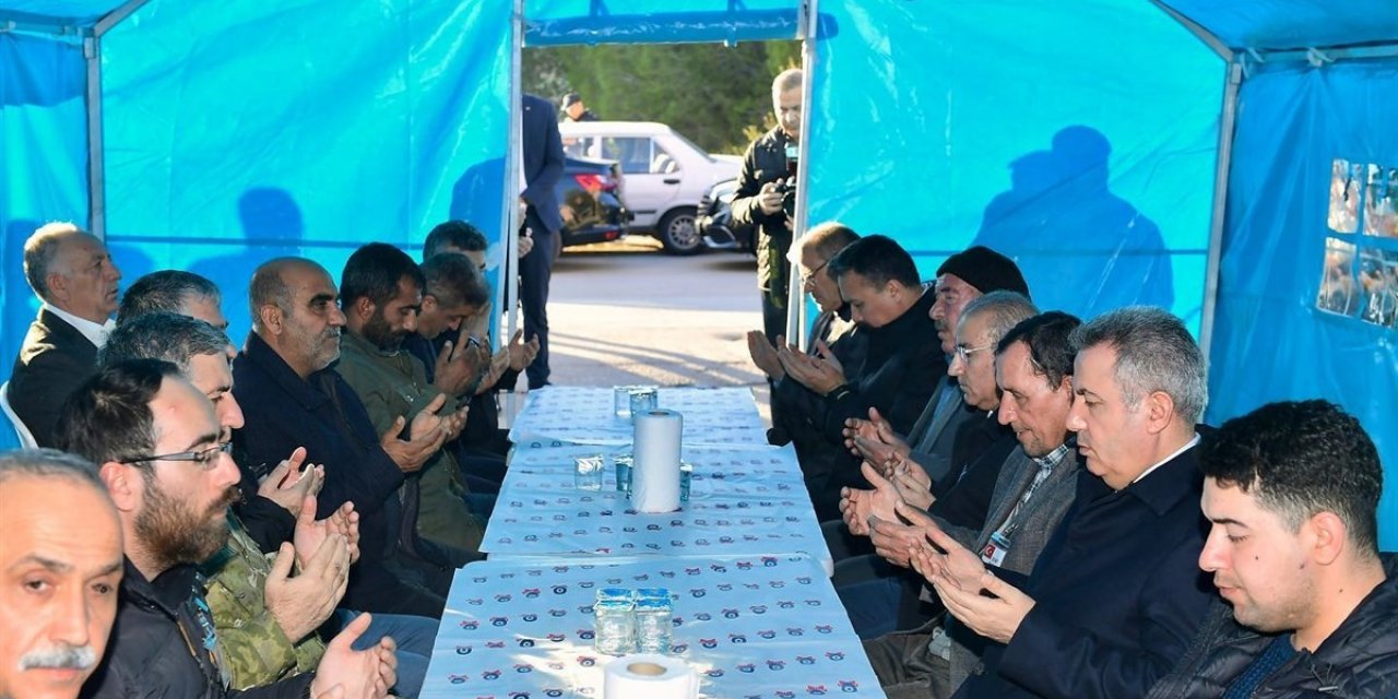 Otobüs kazası şehitleri dualarla yad edildi