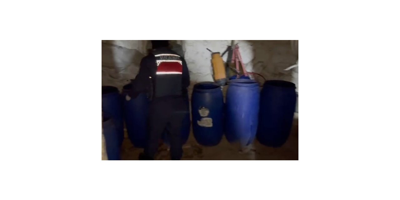 Jandarmadan sahte içki imalathanesine şafak baskını