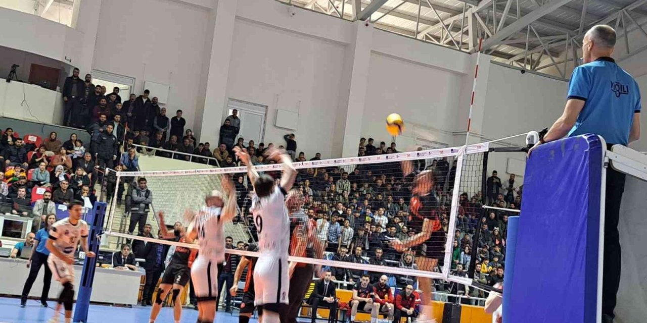 Efeler Ligi: TÜRŞAD: 0 - Ziraat Bankkart: 3