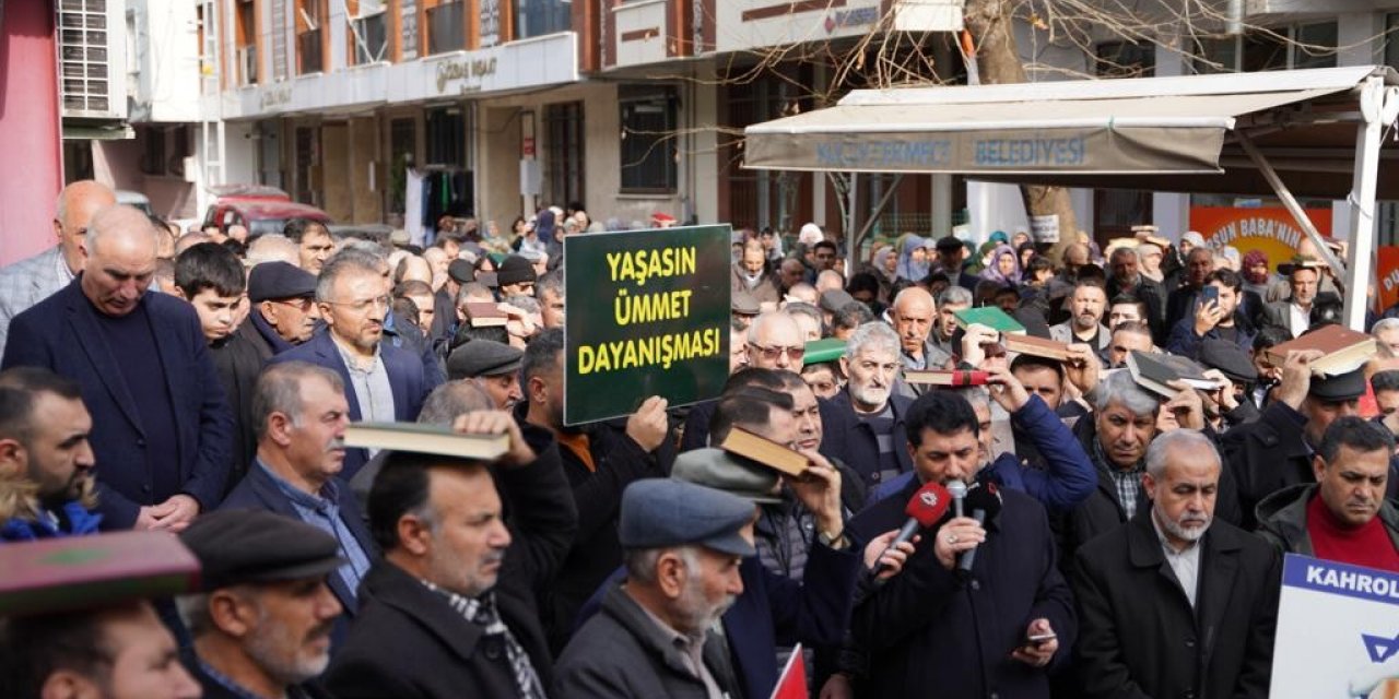 Küçükçekmece’de Kur’an-ı Kerim’in yakılmasına tepki eylemi düzenlendi