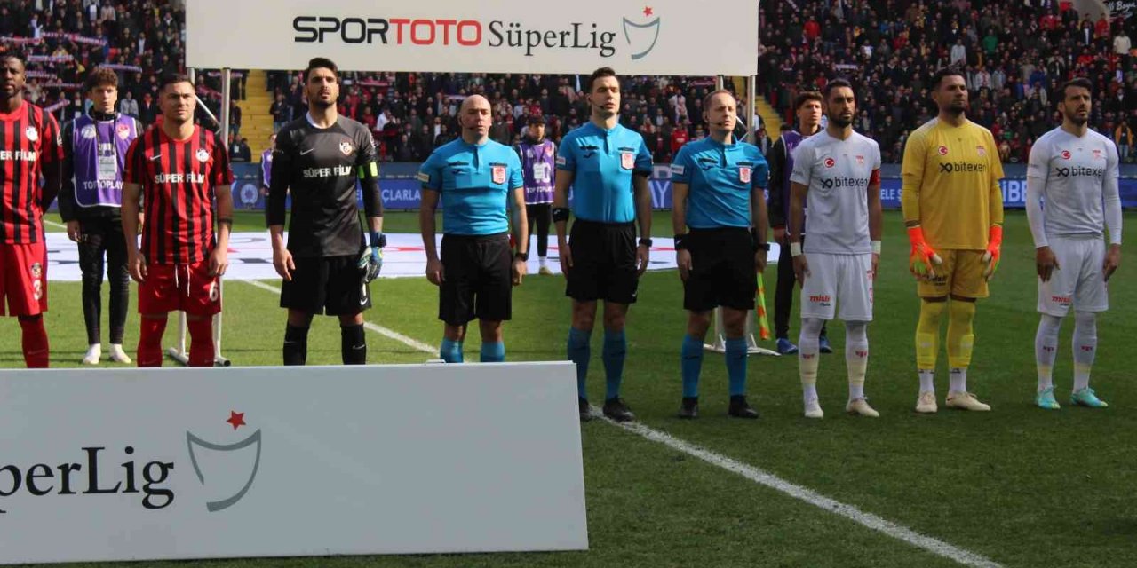 Cihan Aydın, Süper Lig’de bu sezon ilk kez düdük çaldı