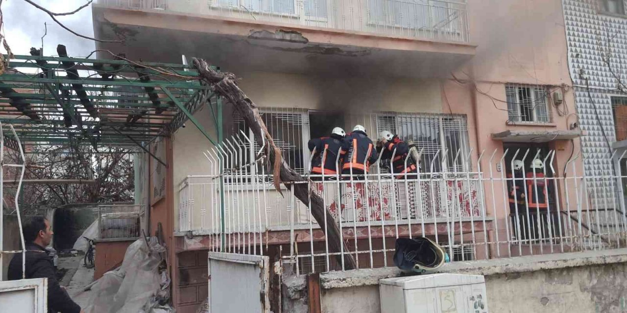 Malatya’da korkutan ev yangını