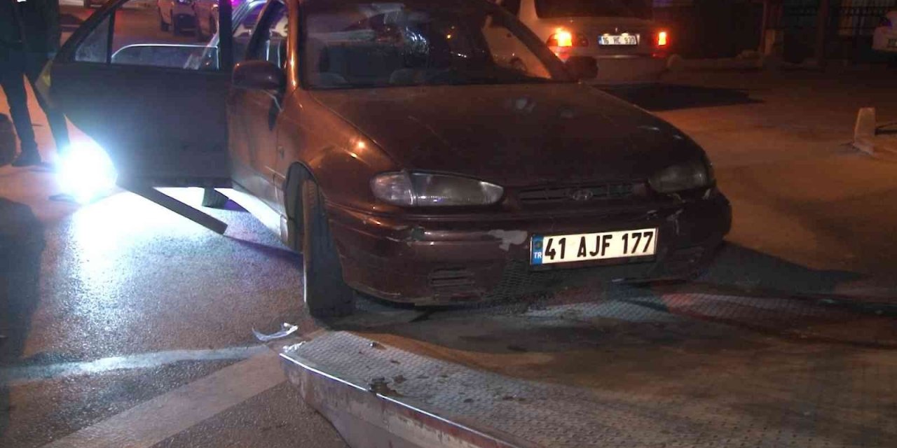 Park halindeki arabalarını çekmelerini istediler, satırlı saldırıya uğradılar