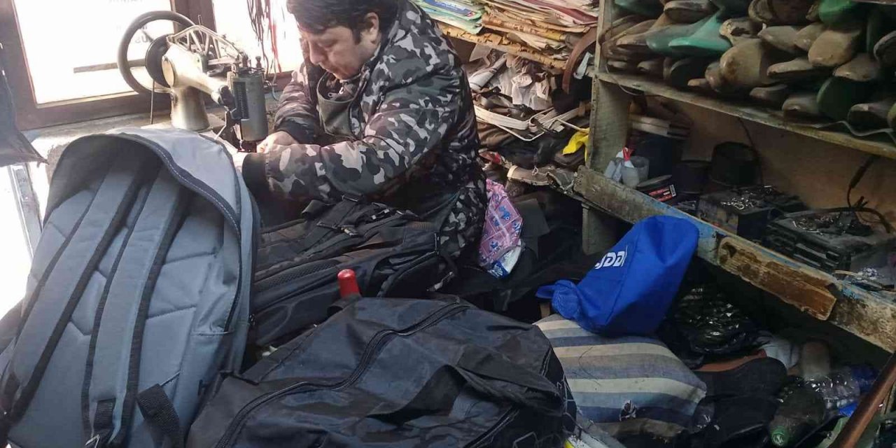 Çanta tamirine rağbet arttı esnafın yüzü güldü