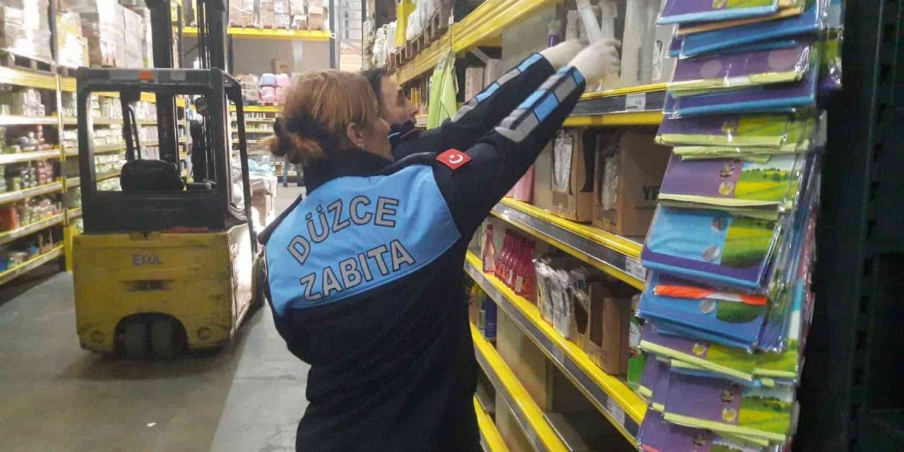 Zabıta ekipleri raf ve kasa fiyatlarını denetledi