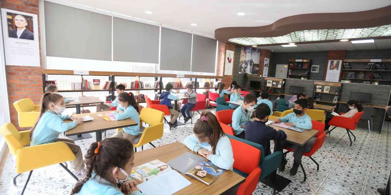 Efeler’de 9’uncu Kitap Kafe açılış için gün sayıyor