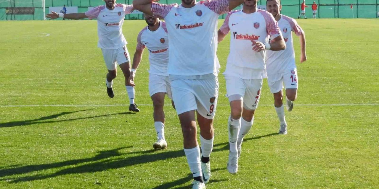 Kepez Belediyespor zirveyi korudu