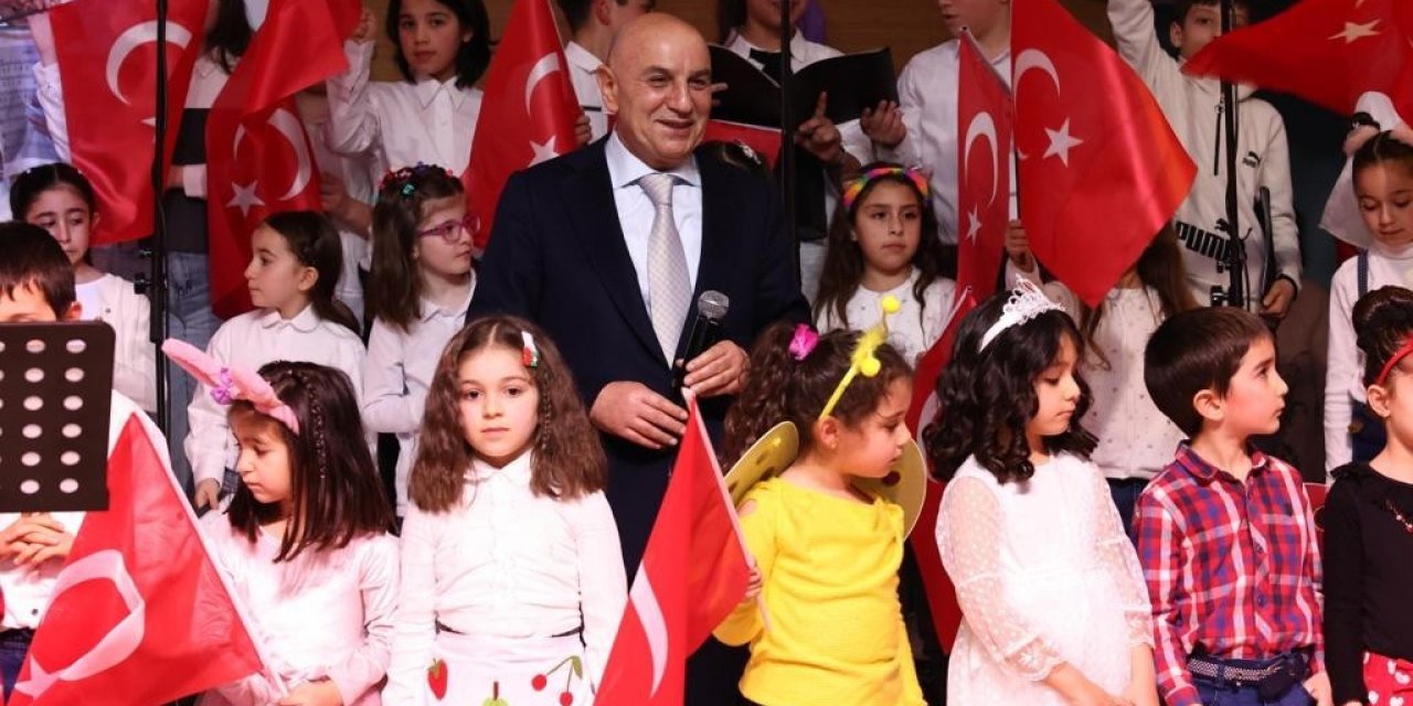 Keçiören Belediye Konservatuvarı Çocuk Korosundan yeni yıl konseri