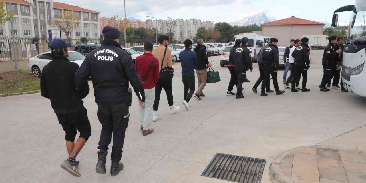 Antalya’da aranan 51 firari yakalandı