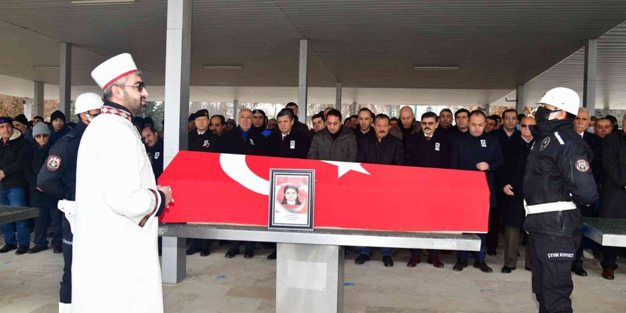 Kocası tarafından öldürülen kadın polis, Malatya’da defnedildi