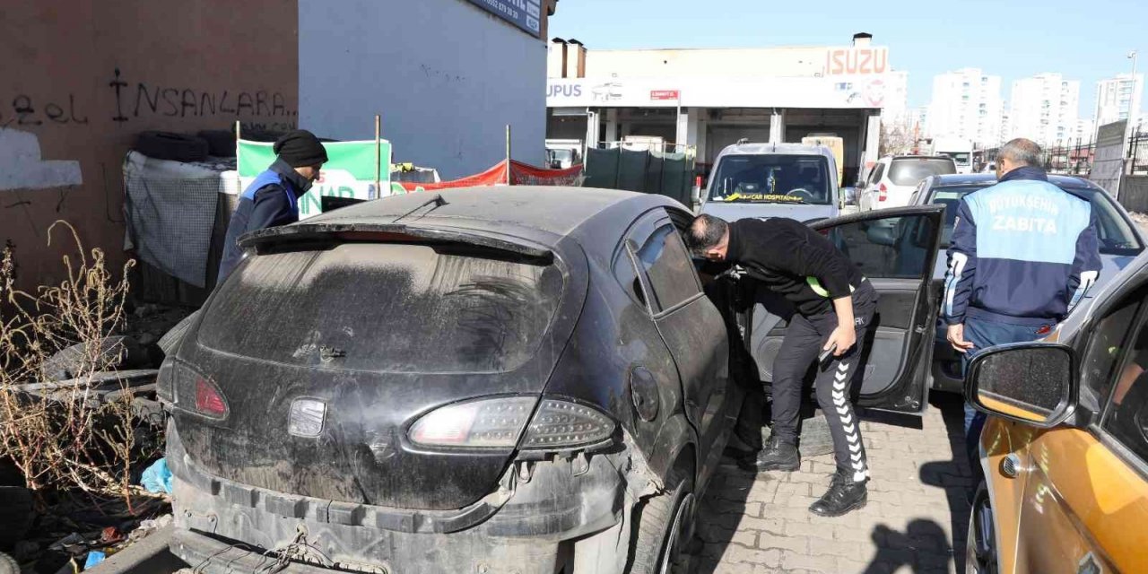 Diyarbakır’da çevre kirliliğine yol açan hurda araçlar çekildi
