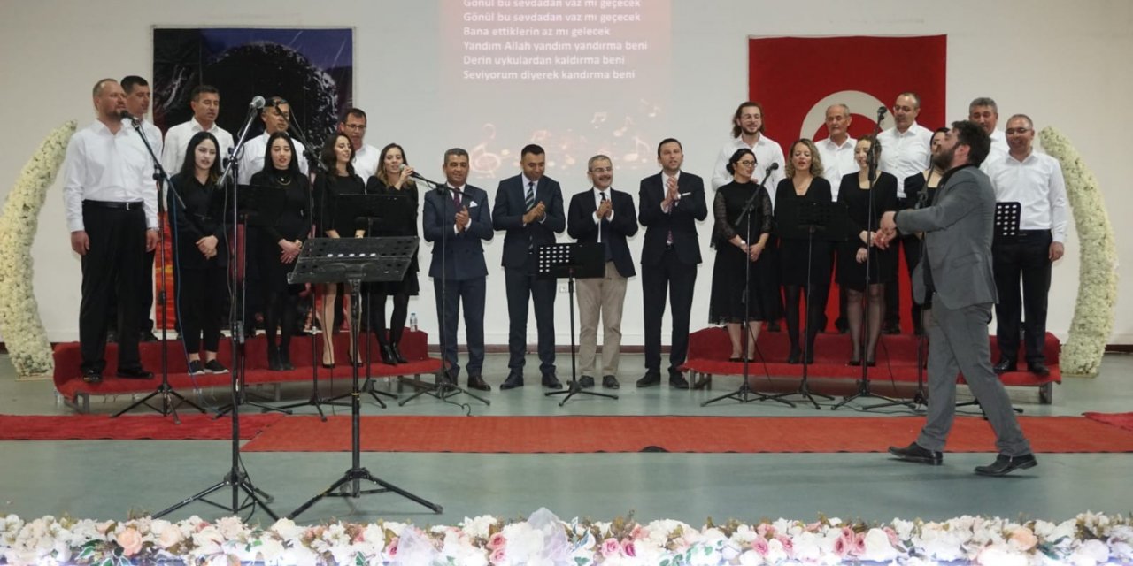 Çivril korosu sesleriyle gönülleri fethetti