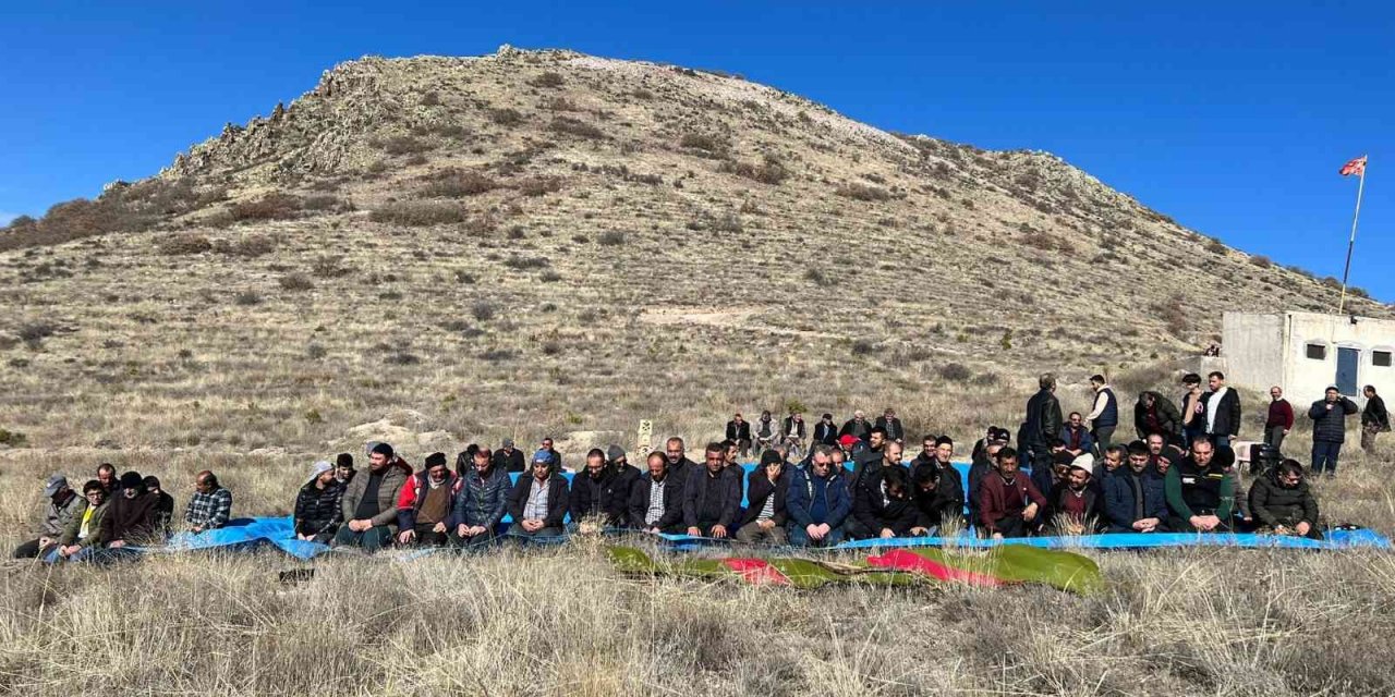 Köylüler kar duasına çıktı