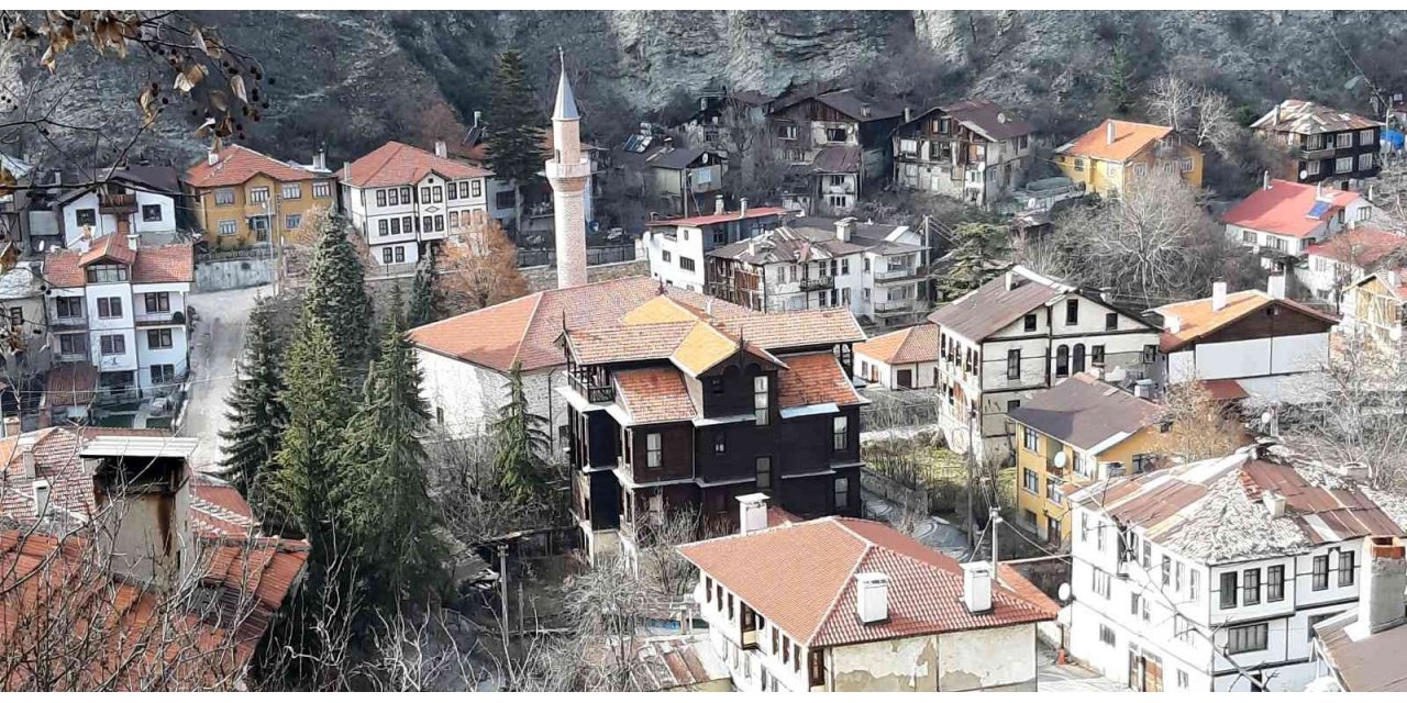 "Sakin şehir" ünvanlı Mudurnu, kültür turizmini sevenlerin ilgisini çekiyor