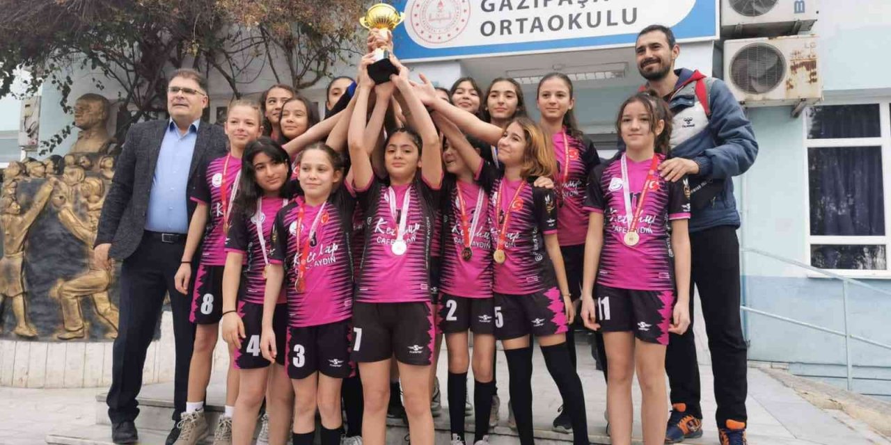 Gazipaşa Ortaokulu il birincisi oldu